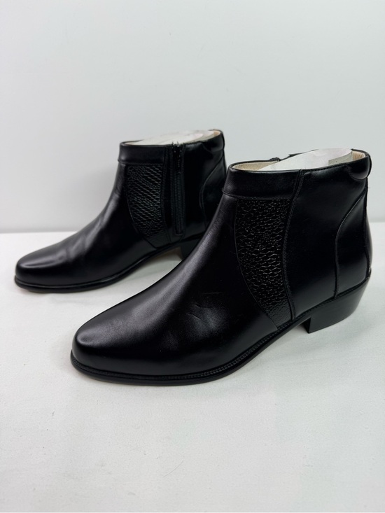 Elegante Brand Leather Ankle Zipper Boots Made in Spain Size 7 Like New!